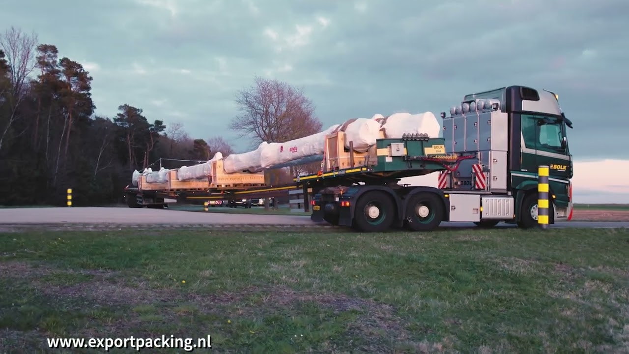 Export Packing on location | 49 and 36 meter mast for a 50 meter Ketch | Export Packing bv