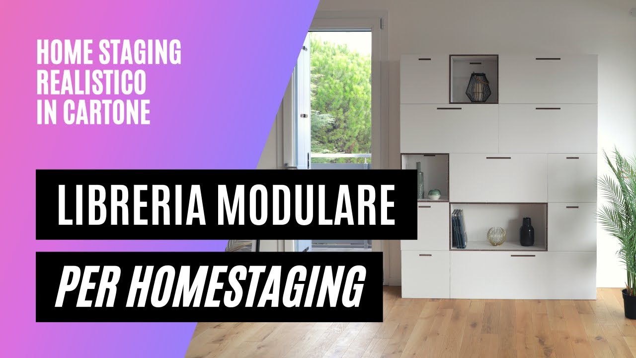 La libreria in cartone modulare per l'allestimento homestaging del salotto