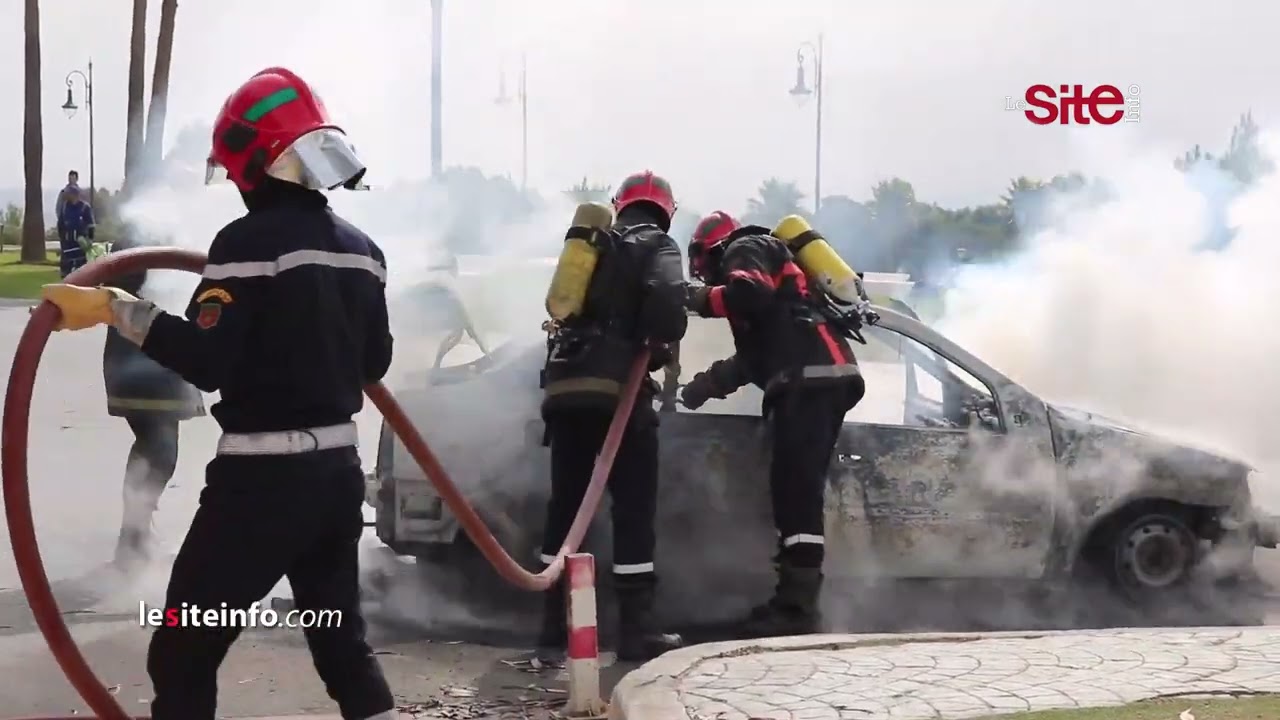 طنجة.. حريق مهول يلتهم سيارة أجرة ويستنفر عناصر الوقاية المدنية