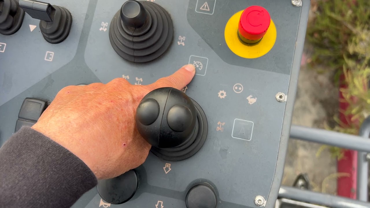 Панель управления Wirtgen 210Fi: описание каждой кнопки и её назначение