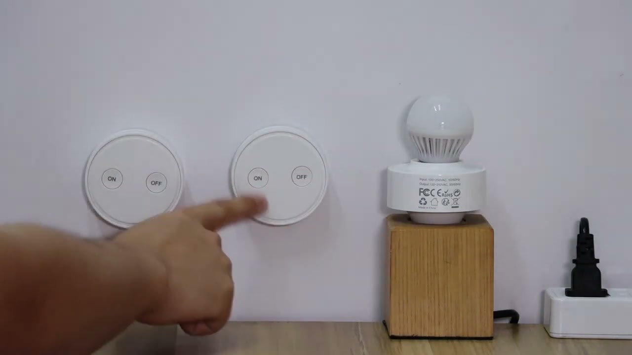 LoraTap Wireless Remote Control E27 Light Bulb Socket Lamp Switch Kit BA121KS-868E27-WHI