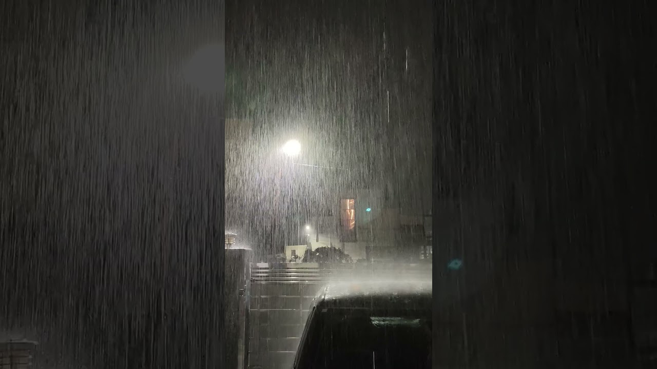 #2025 #monsoon #uttarakhand #dehradun #rain #night #youtube #youtubeshorts #shorts #heavyrain #doon