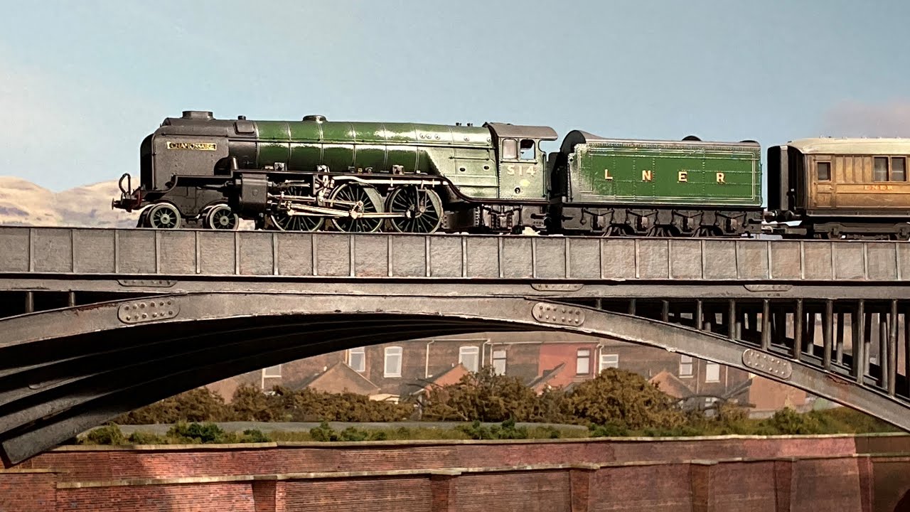 THOROUGHBREDS OR UGLY DUCKLINGS? Hornby Thompson Twins in Action With Archive Sound.
