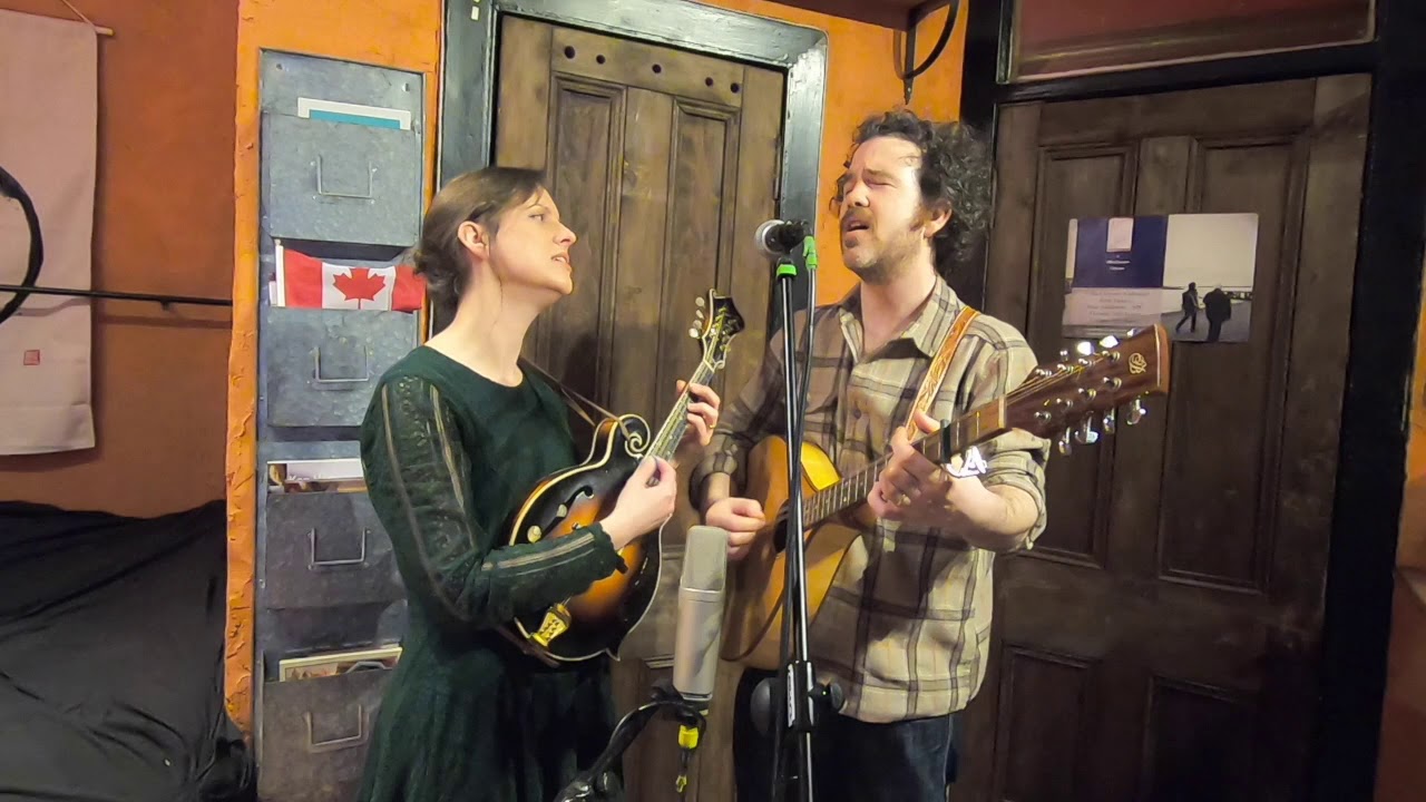 Calum MacCrimmon & Laura-Beth Salter sing Frida Kahlo's Visit to the Taybridge Bar