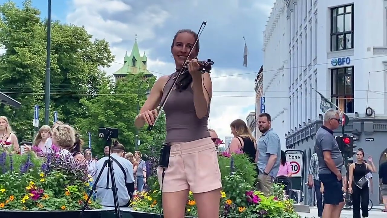 Fix You – Violin on the Street | Kirsti Hille