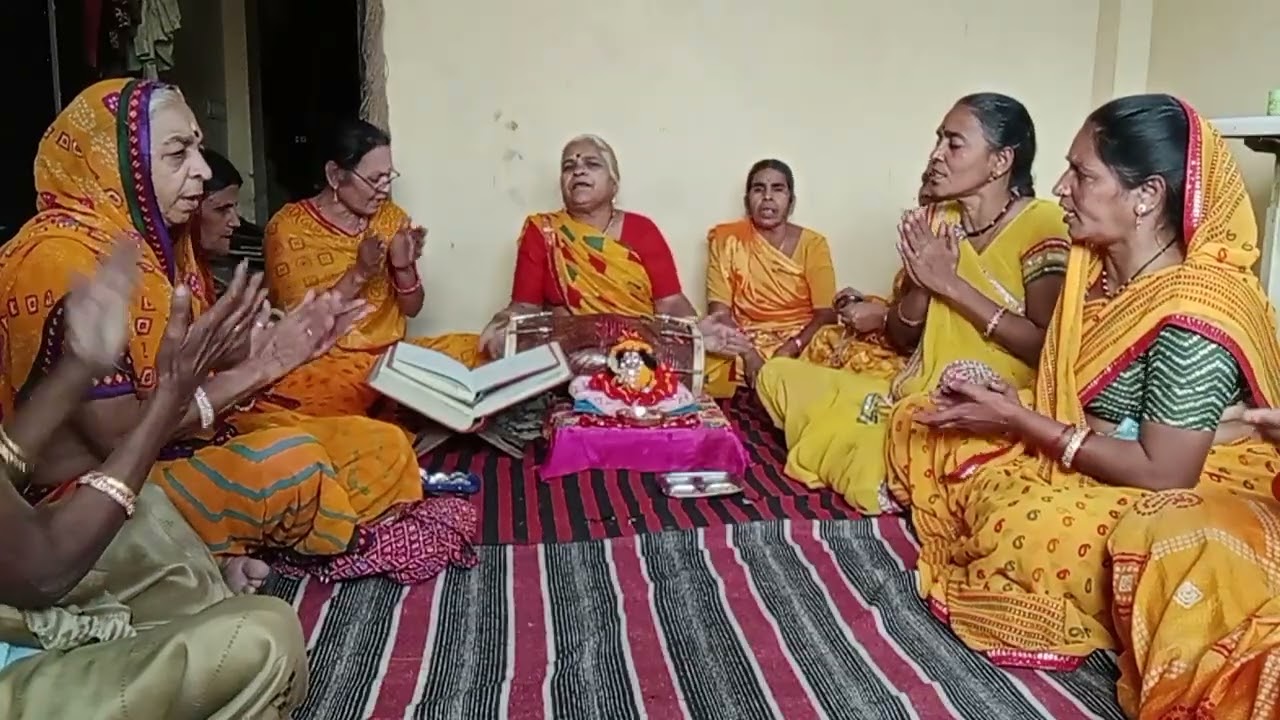 माता रानी का भजन ऊंचे पहाड़ों से आवाज आए 