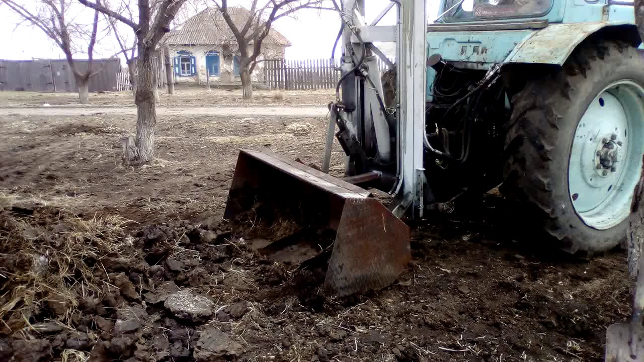 Задний навесной погрузчик