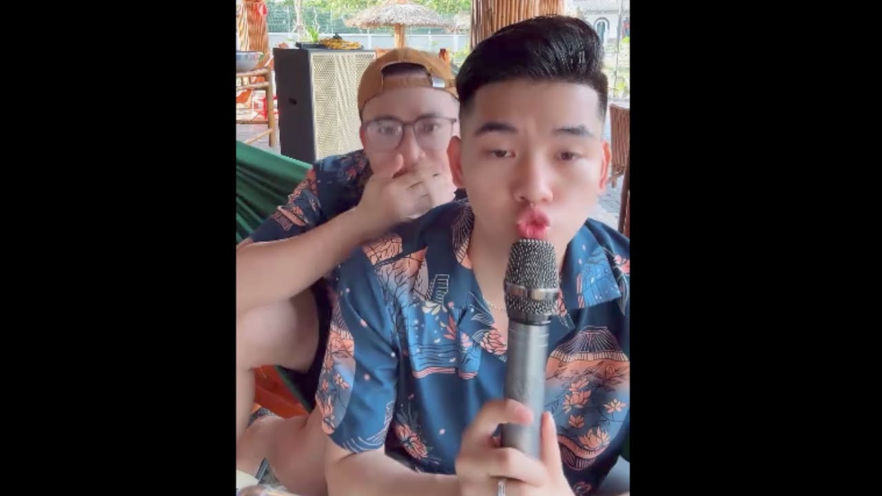 Thanh Đoàn hát cho Hà Trí Quang nghe tình tứ bên nhau