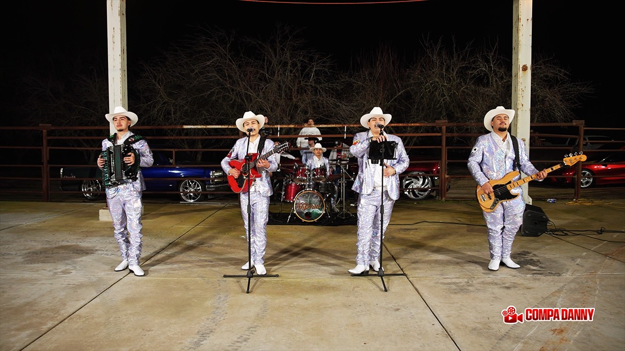 Grupo Inperial - De Sombrero y Pistola (En Vivo)