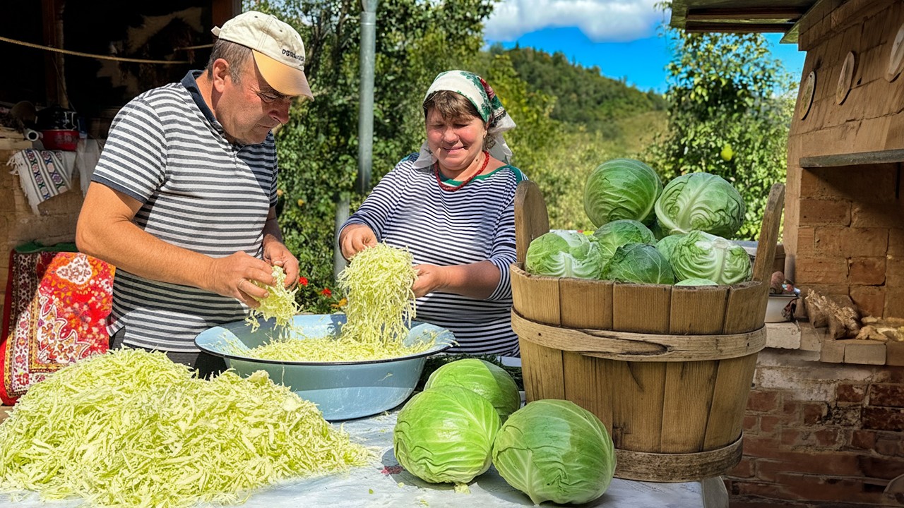 Cabbage Feast from Scratch – Sauerkraut, Rolls & Pies in Countryside Kitchen