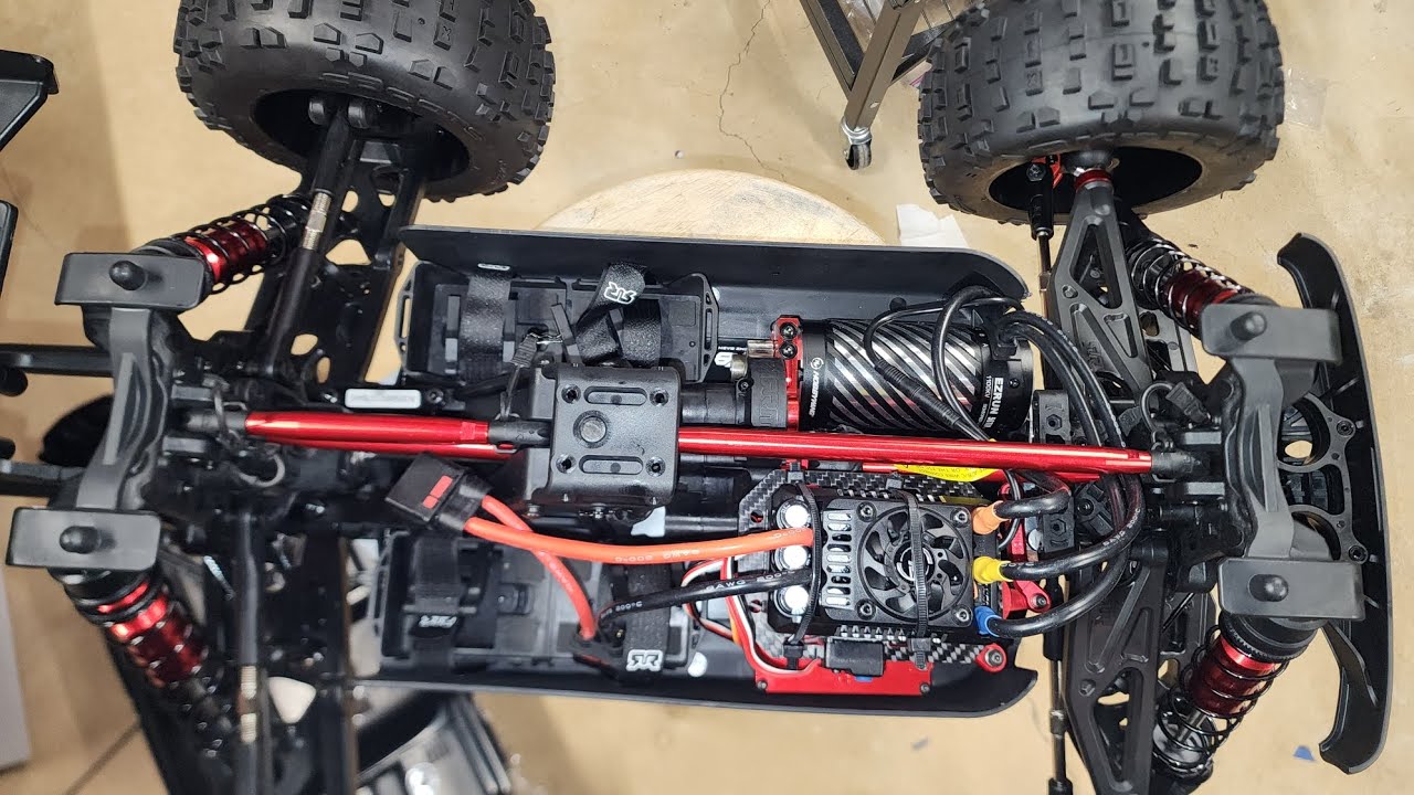 Arrma Outcast 8s EXB + Hobbywing Max5 G2 1100kv Combo Build Overview