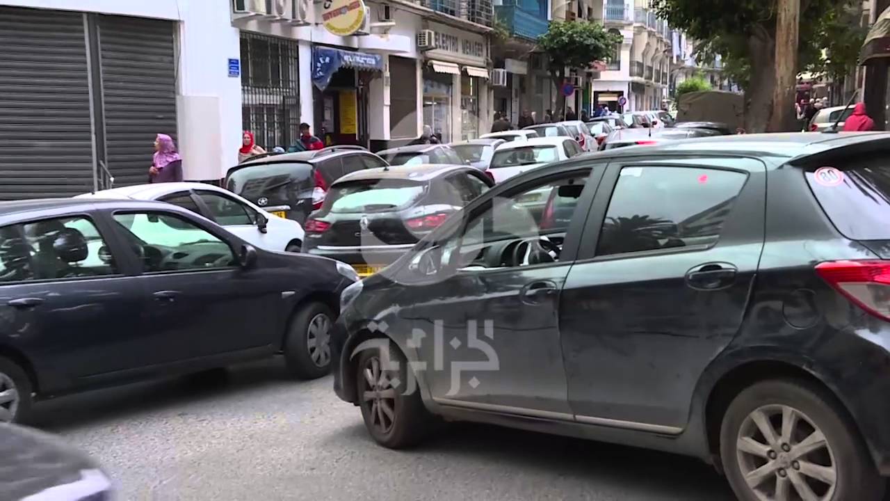 ركن السيارات في العاصمة مشكل يؤرق المواطنين