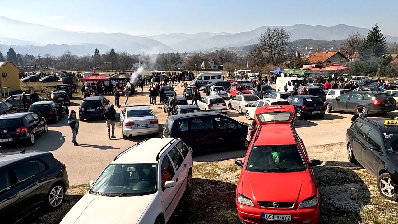 Autopijaca u Vitezu.  Dobra ponuda automobila. Plus, otkrili tragača za zlatom.