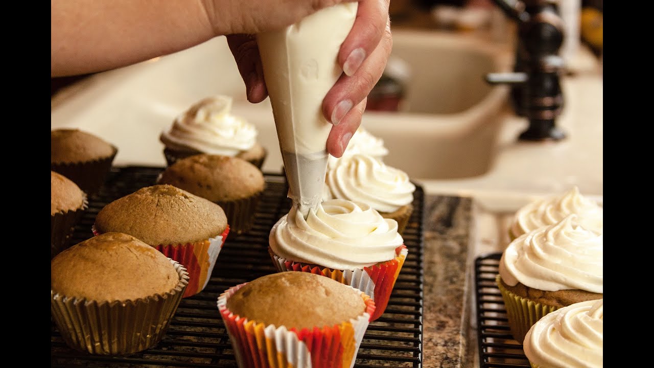 Glaçage vanille pour cupcakes ou un décor en forme de roses