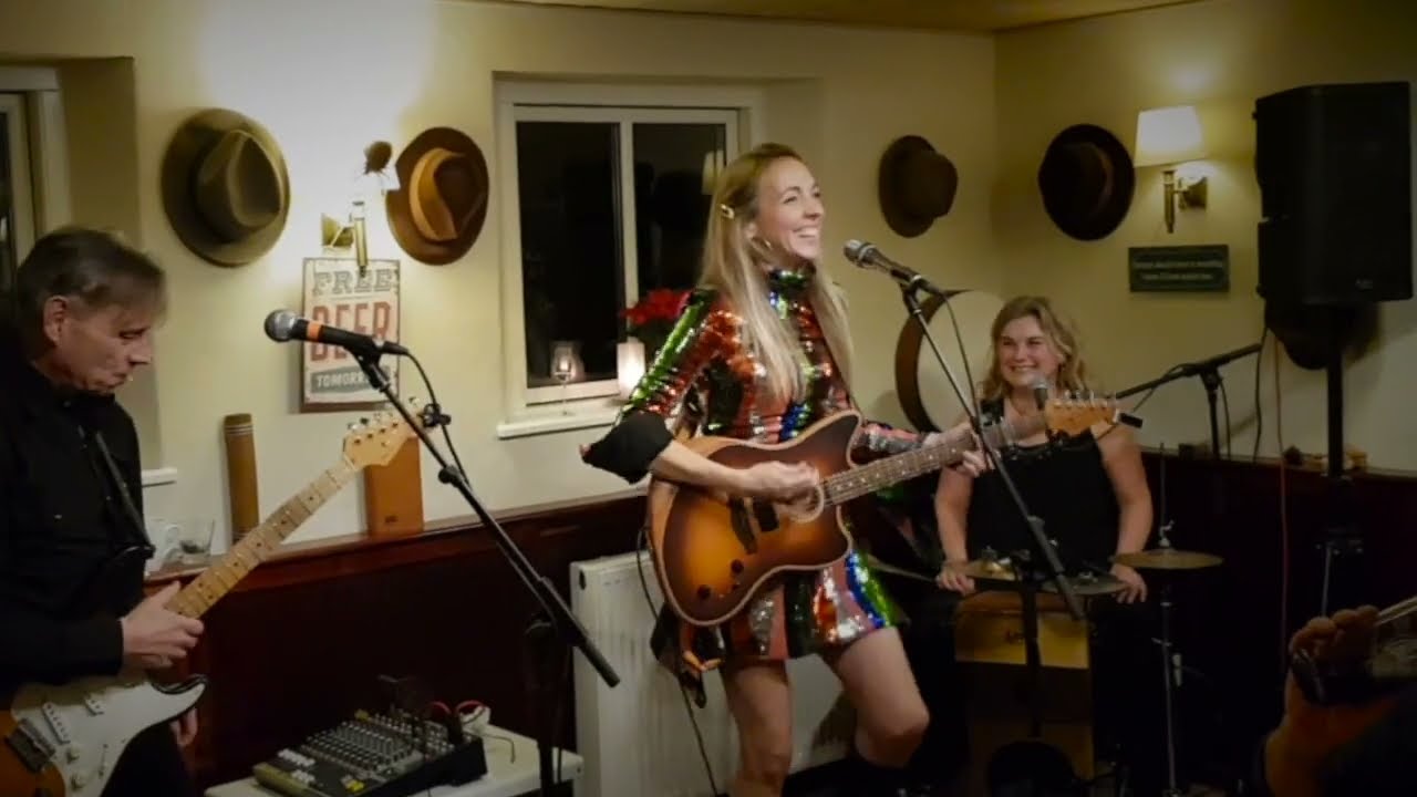 Melanie Dekker - Like Roses 🌹 (live concert Montage)