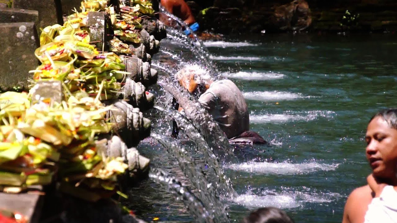 Bali - Temple of Holy Water, Festivities at Tirta Empul