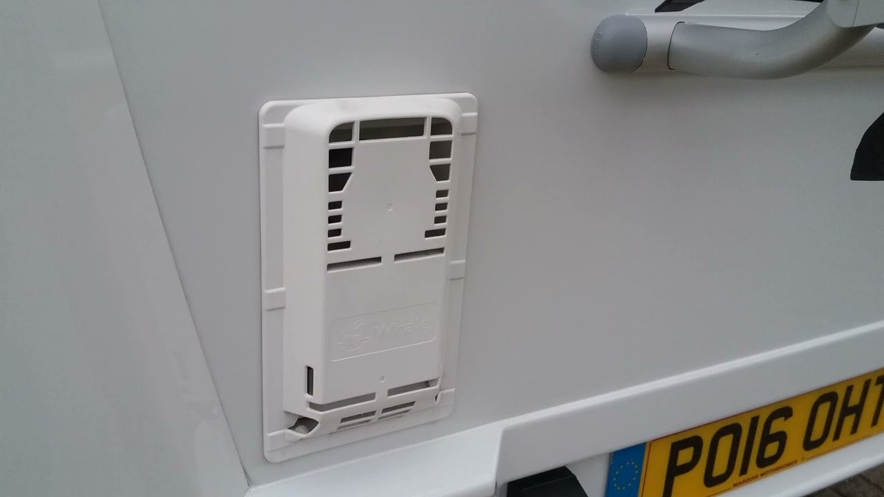 49522 Elddis Majestic 120 outside handover