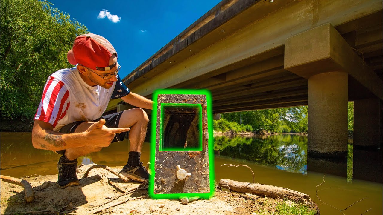 Magnet Fishing Under An OLD Bridge (GIANT SAFE FOUND)