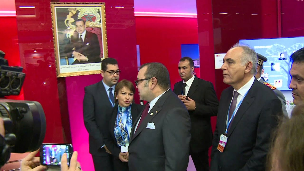 جلالة الملك يزور رواقي المغرب و