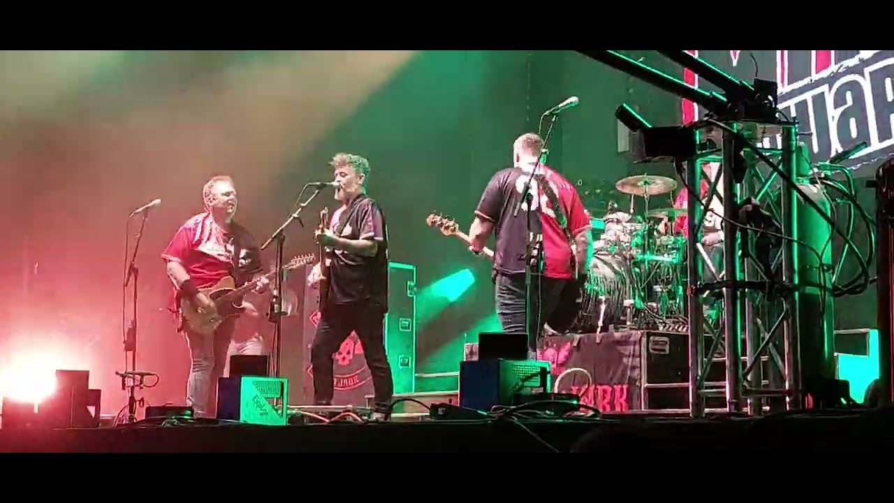 Mooi Wark knalt op het Boerenrockfestival in Drenthe
