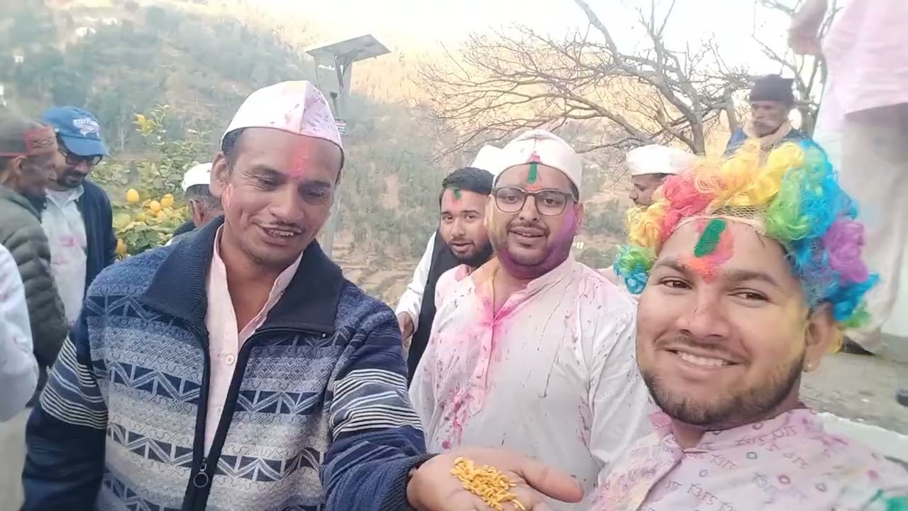 कुमाऊनी होली ❤️ गांव का सुंदर नजारा और सभी भाई लोग साथ में 🥰🥰