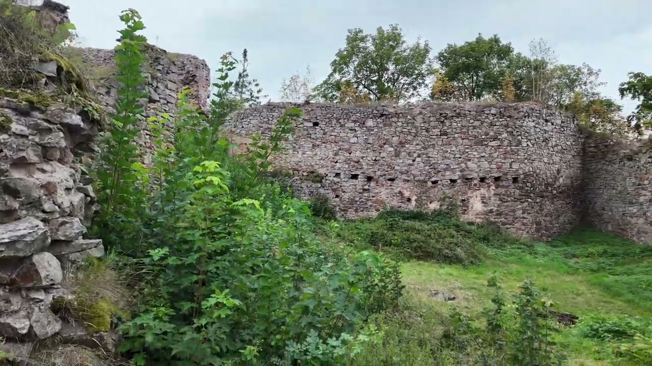 Zřícenina hradu ￼Valdek 1/3