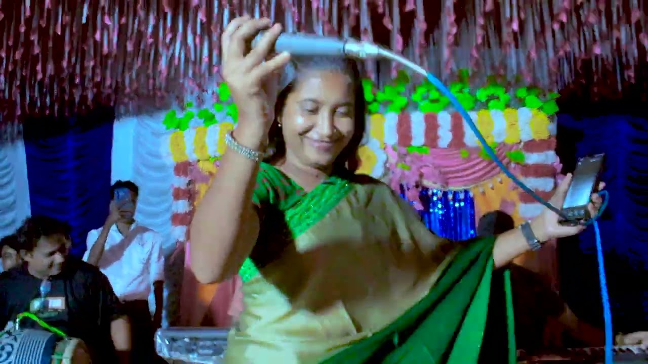 রানী সরকার বন্যার বোনের বিয়েতে একাই ফাটিয়ে দিল মন মাতানো গান দিয়ে। MK Team.