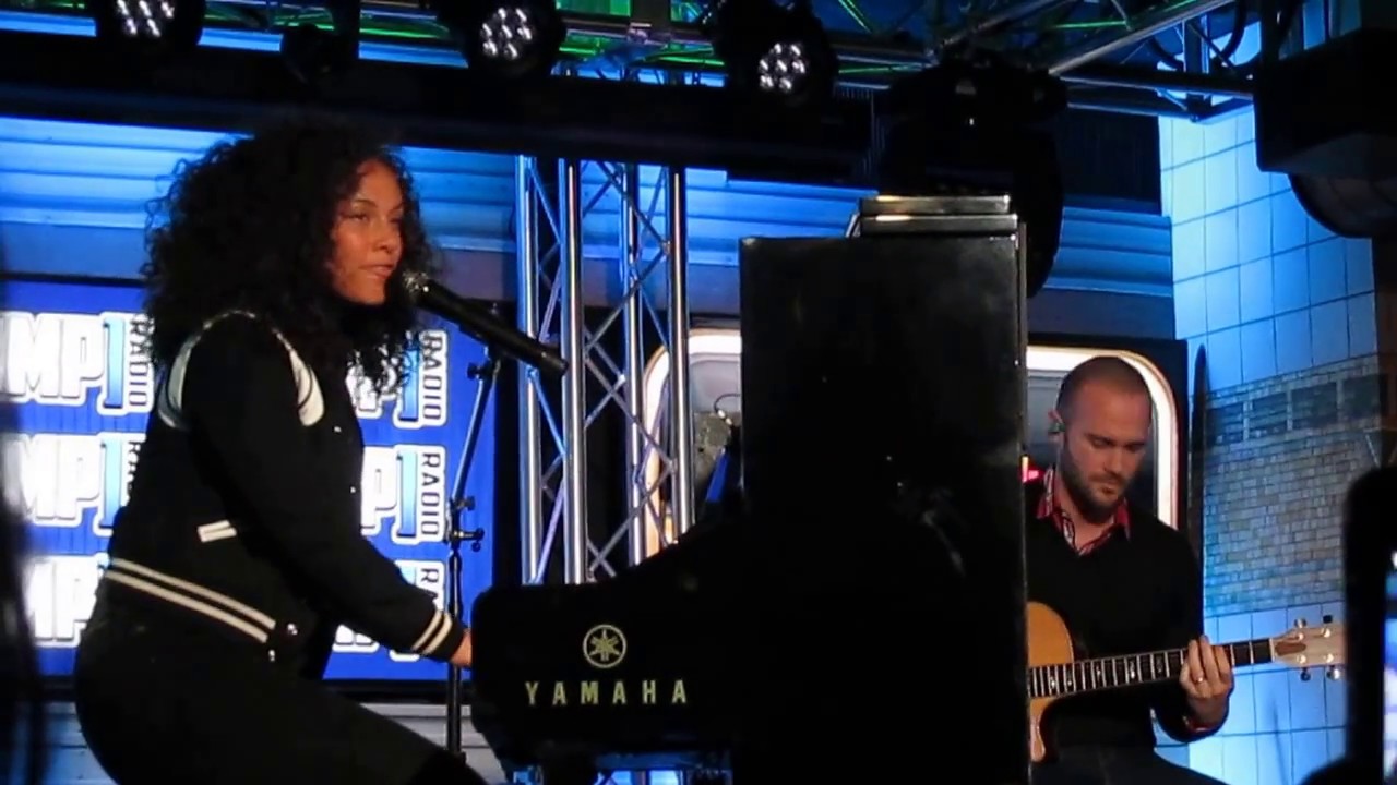 Alicia Keys - Holy War Janurary 11, 2017 Live Session