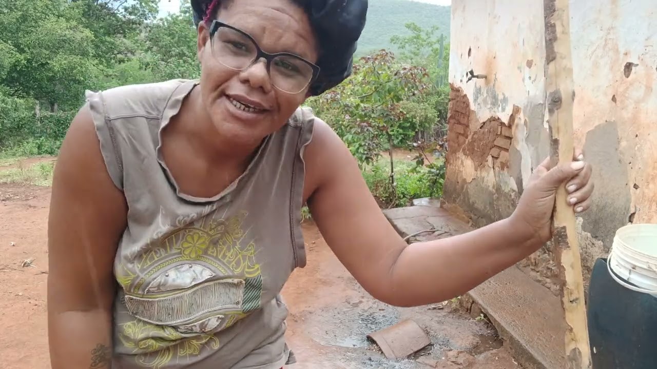 Venha limpar o meu quintal com migo e lavar umas roupas vamos lar ..