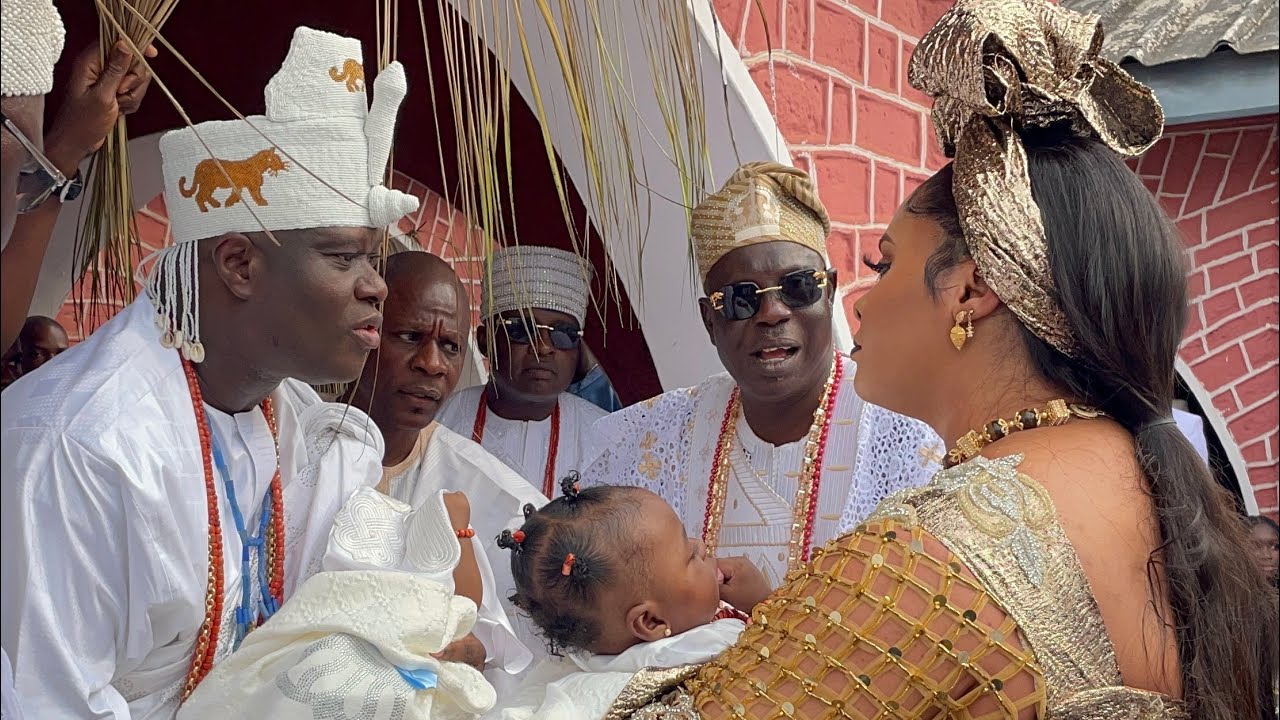 SEE HOW OLORI TOBI STEPPED INTO OONI’S PALACE WITH THE TWINS
