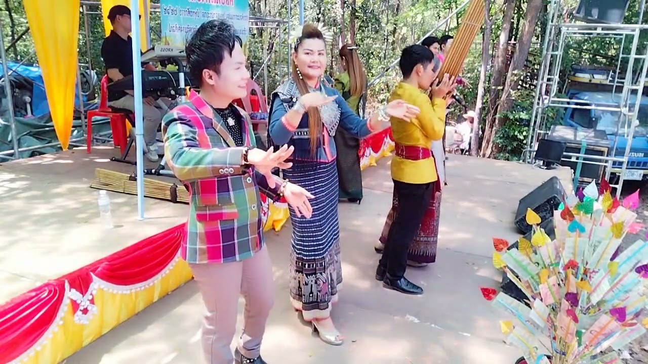 1ปีมีครั้ง!! แม่ครูdr.ราตรีศรีวิไล # ลำทางยาว บูชาองค์พระธาตุนาดูนพร้อมลูกศิษเต็มเวทีล่าสุด!