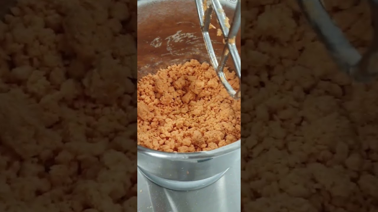 spaghetti trafilati con farina di lenticchie rosse.