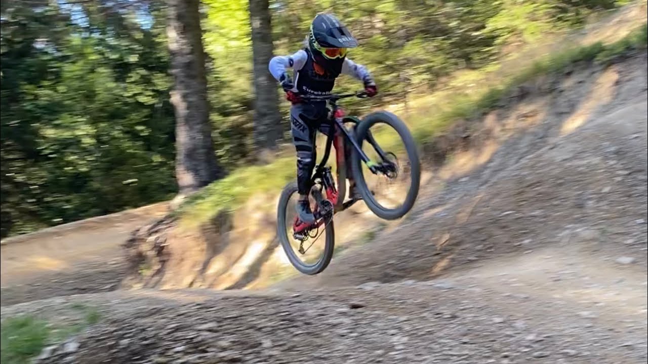 Skeggiaman rides fast at his first DH Kids Cup in Les Gets Bike Park (manche 2, 13 aug 2023) - POV