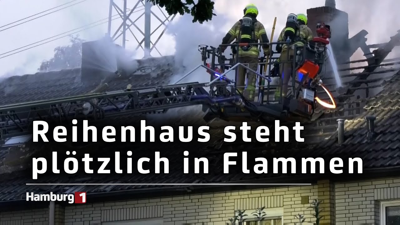 Feuer in Reihenhaus: 50 Einsatzkräfte kämpfen gegen die Flammen