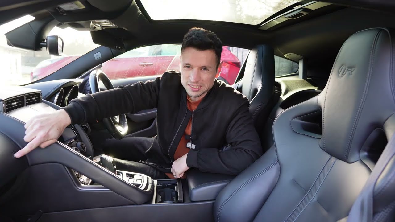 Является ли Jaguar F-Type R лучшей альтернативой Aston Martin Vantage?