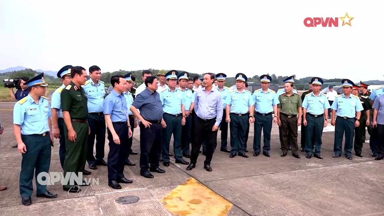 Thủ tướng Chính phủ thăm Trung đoàn Không quân 921 và sân bay Yên Bái