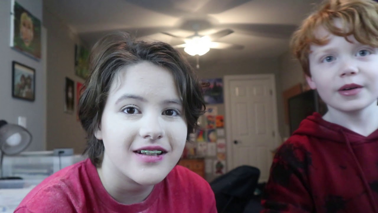 ASMR- My Friend Does My Makeup