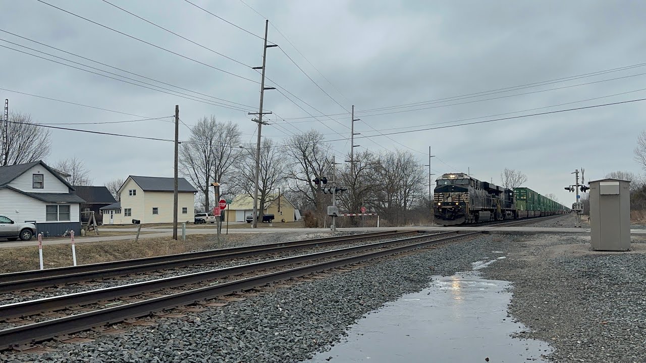 Westbound NS intermodal 257 