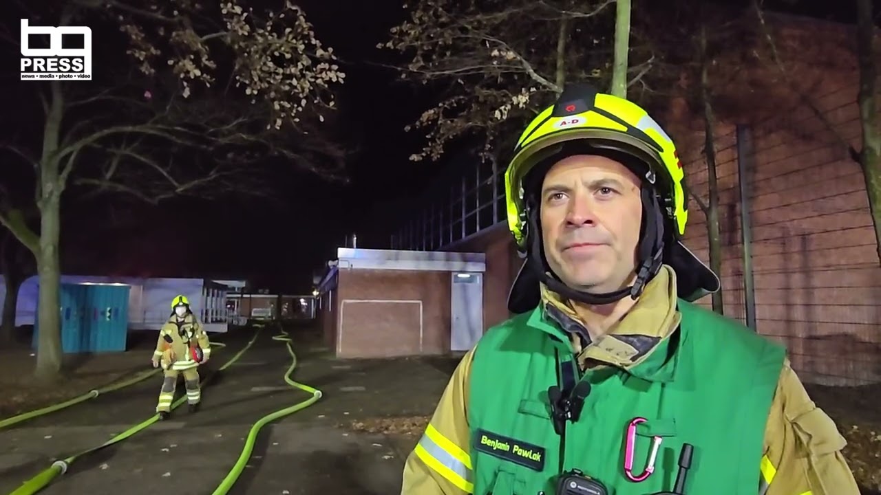 Großbrand an Grundschule Beuthener Straße in Hannover-Mittelfeld: Feuerwehr verhindert Ausbreitung.