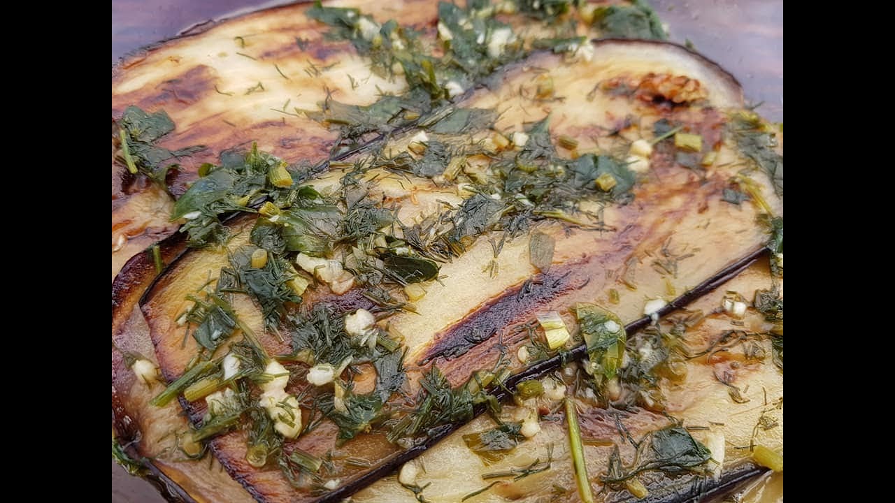 Köstliche Auberginen mit Knobi und Kräutern selbst zubereiten, Beilage