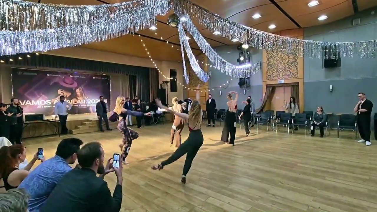 Танцы 26