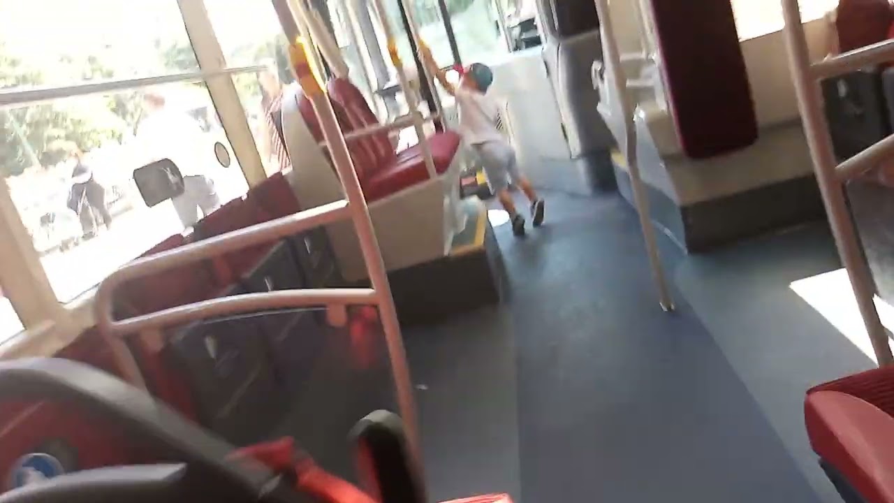 Inside and Cab tour of a Optare Versa ( First vid so I didn't know where the cab door was )