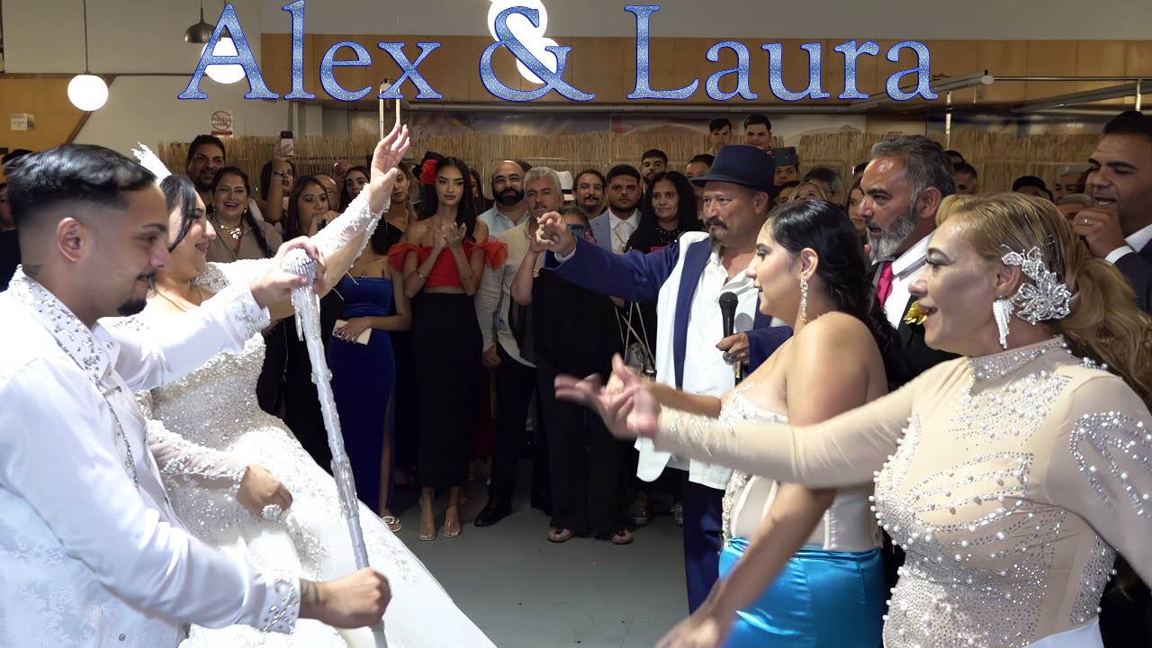 Familia Claveria canta a los novios