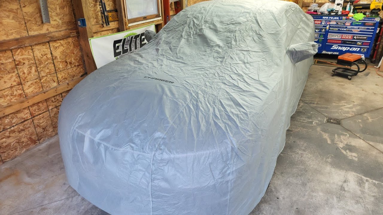 Installing and taking a closer look at the OEM Mopar car cover on my Charger