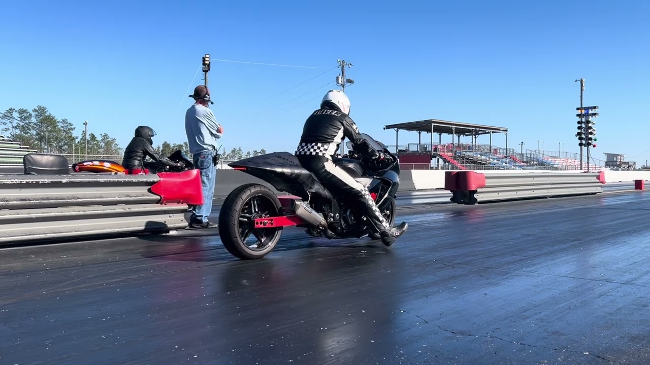 Motorcycle drag racing 