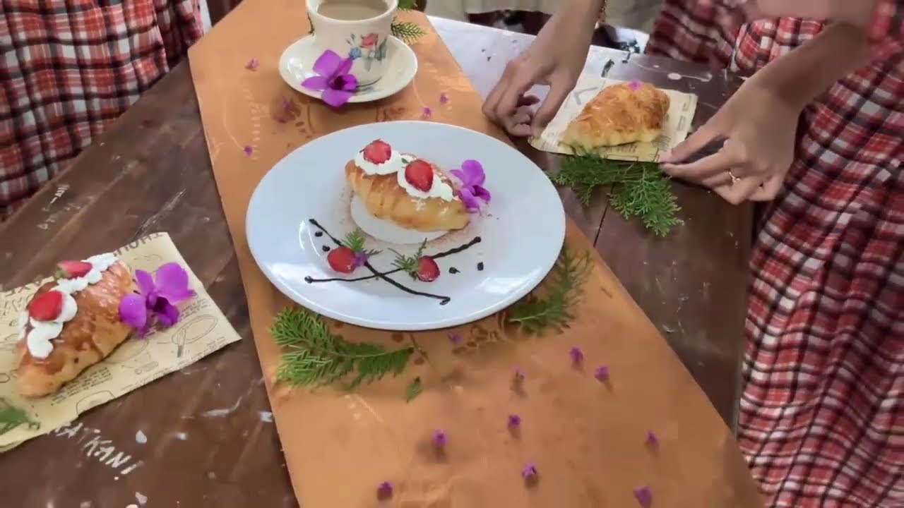 Tugas kelompok PKWU kelas XI.E, plating makanan kontinental (croissant)