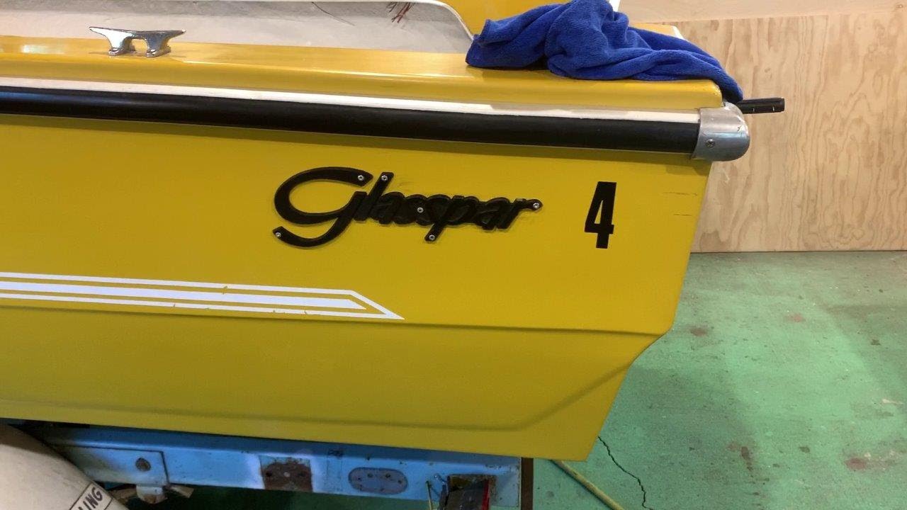 1972 Glasspar boat by Larson restoration part 4 Polishing my banana and Laying carpet oh yeah