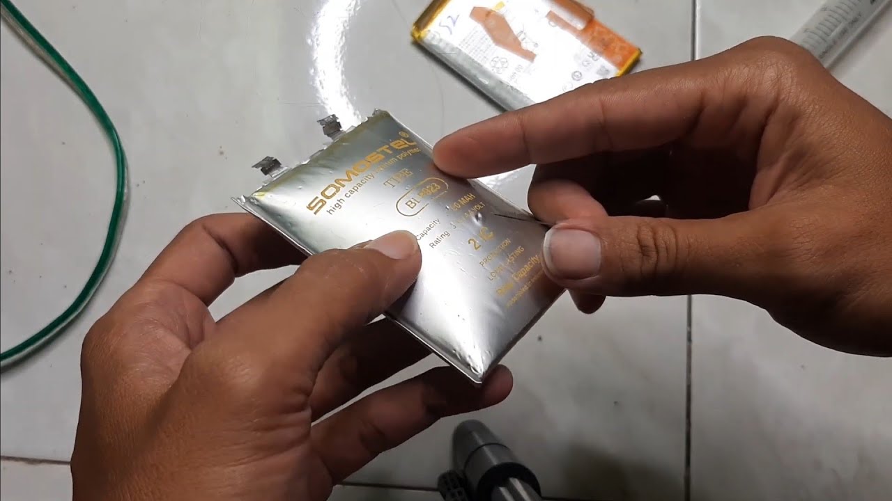 Apakah baterai kembung bisa di kempesin ( ADEGAN BERBAHAYA JANGAN DI TIRU )