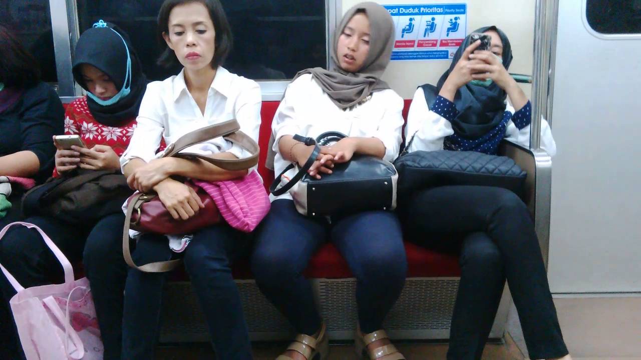 Video lucu tertidur Di kereta