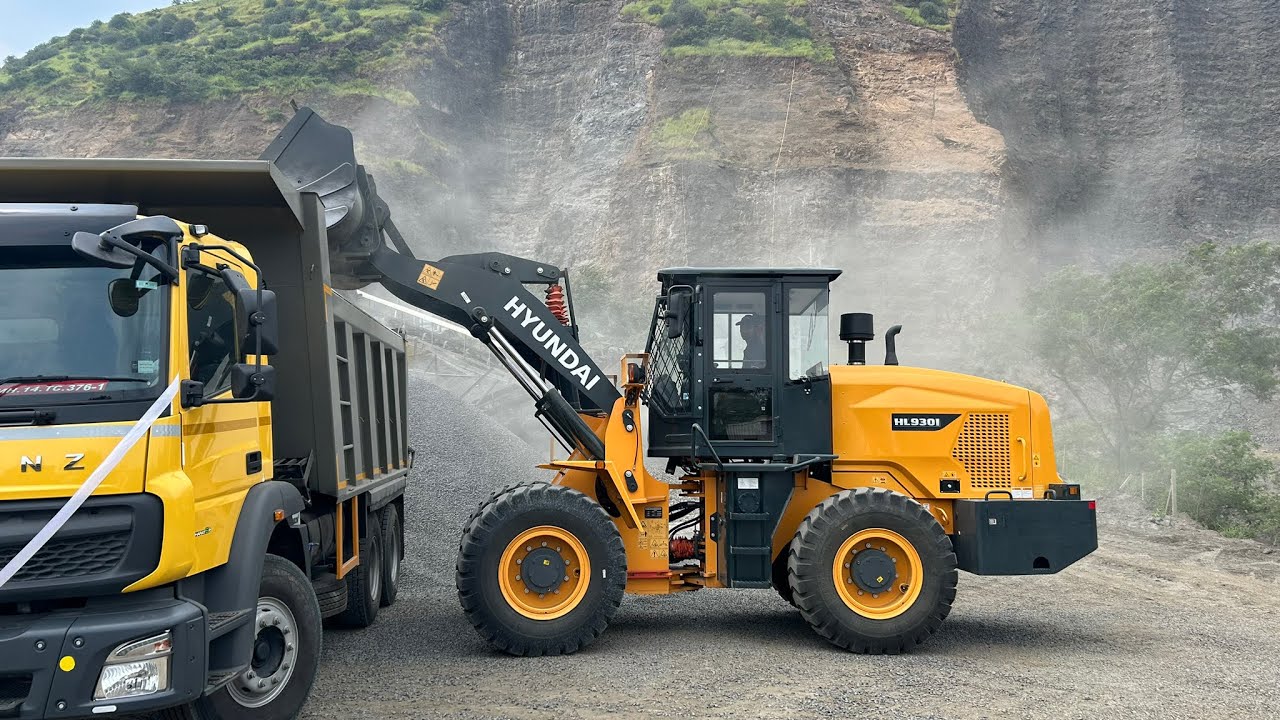 Hyundai 3Ton Wheel Loader HL930I- Loading Operation